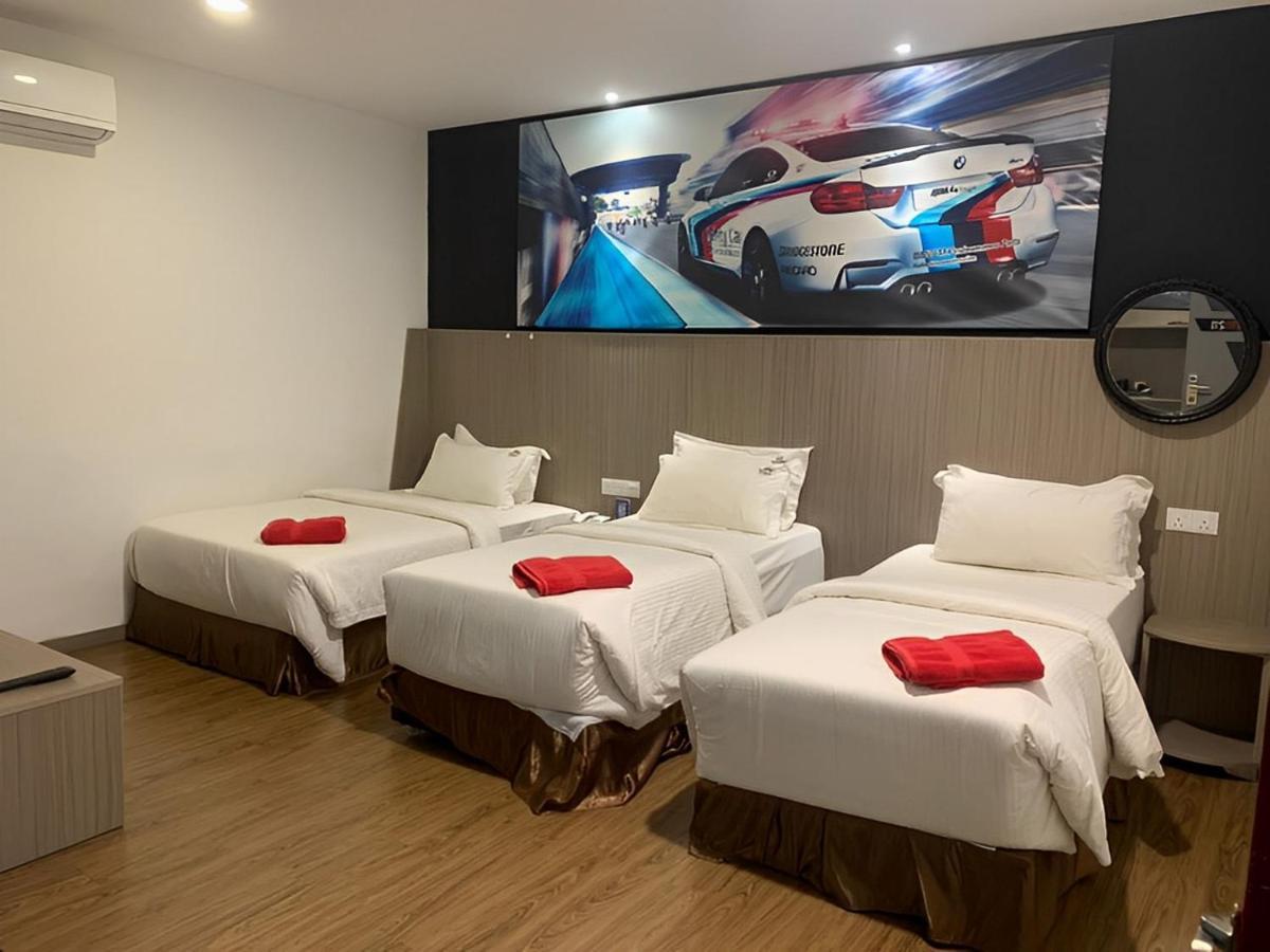 Hype Motorsport Hotel Нилай Экстерьер фото