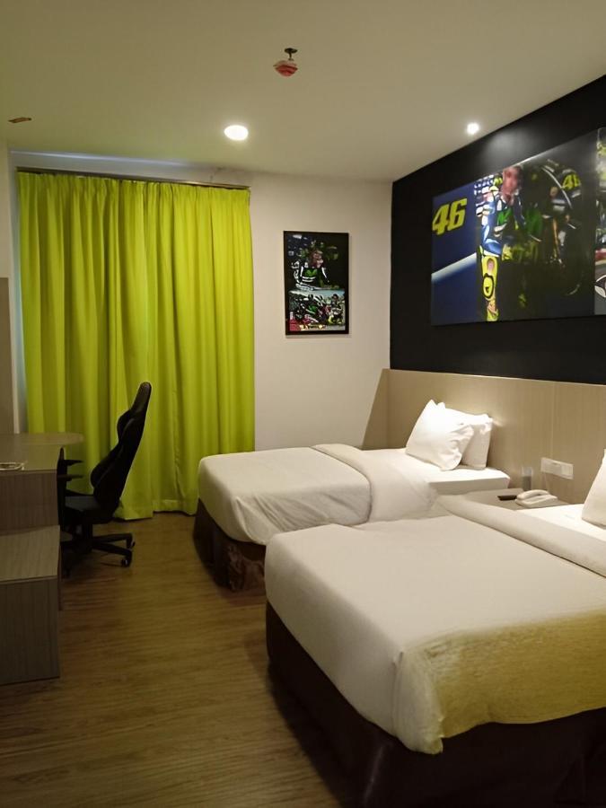 Hype Motorsport Hotel Нилай Экстерьер фото