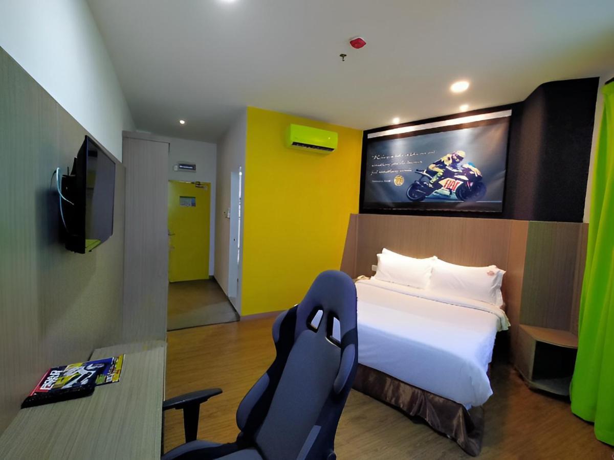 Hype Motorsport Hotel Нилай Экстерьер фото