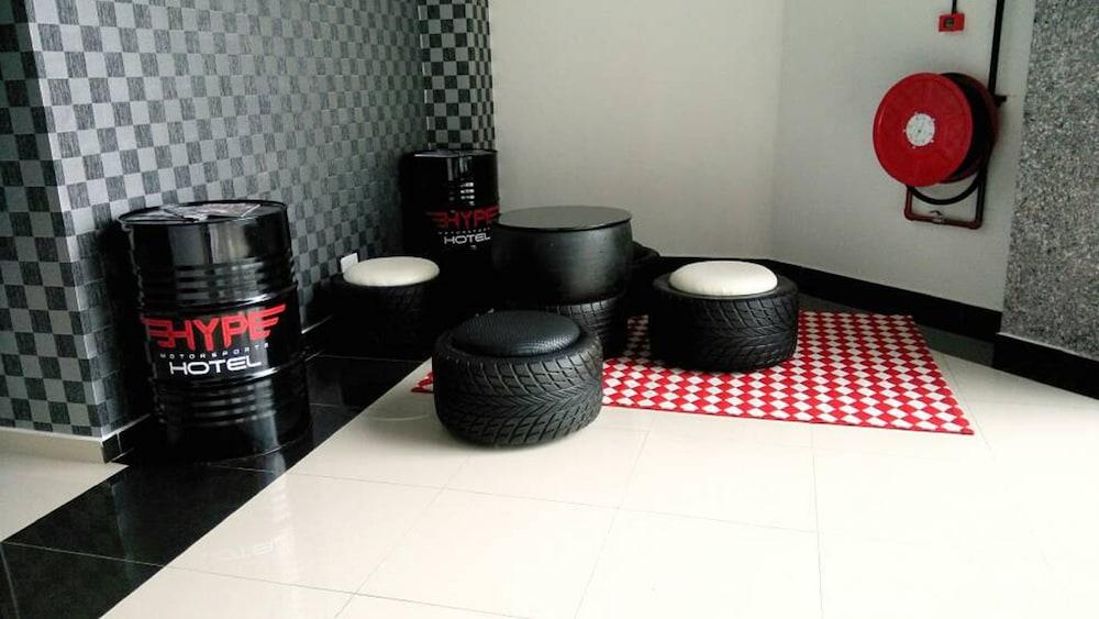 Hype Motorsport Hotel Нилай Экстерьер фото
