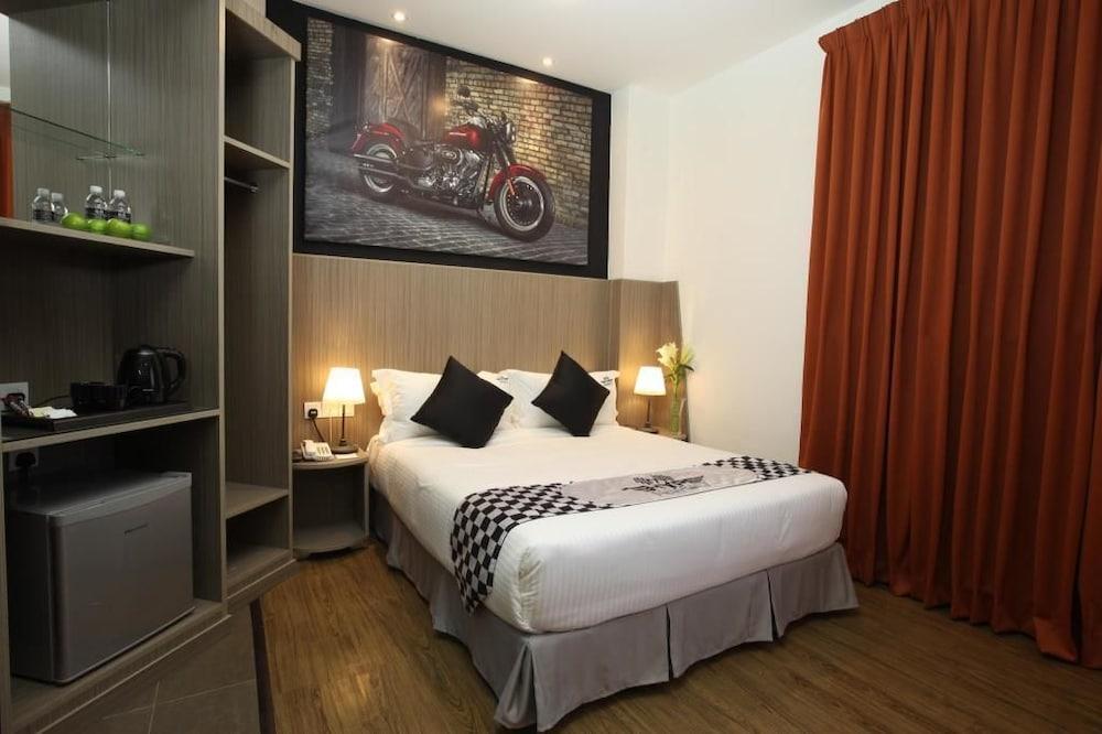 Hype Motorsport Hotel Нилай Экстерьер фото
