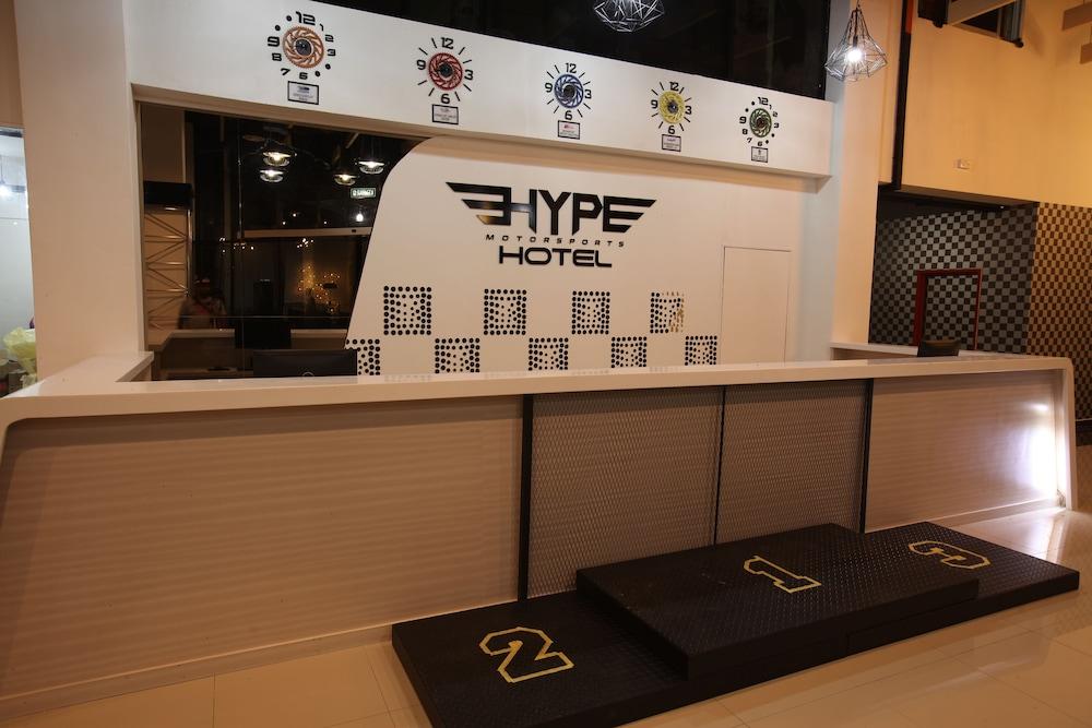 Hype Motorsport Hotel Нилай Экстерьер фото